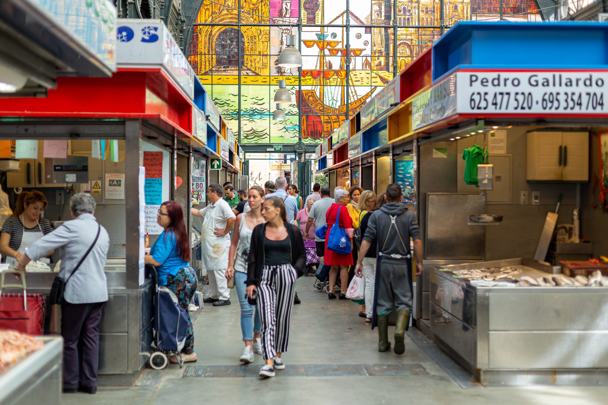 marbslifestyle People inside the famous Atarazanas Market.