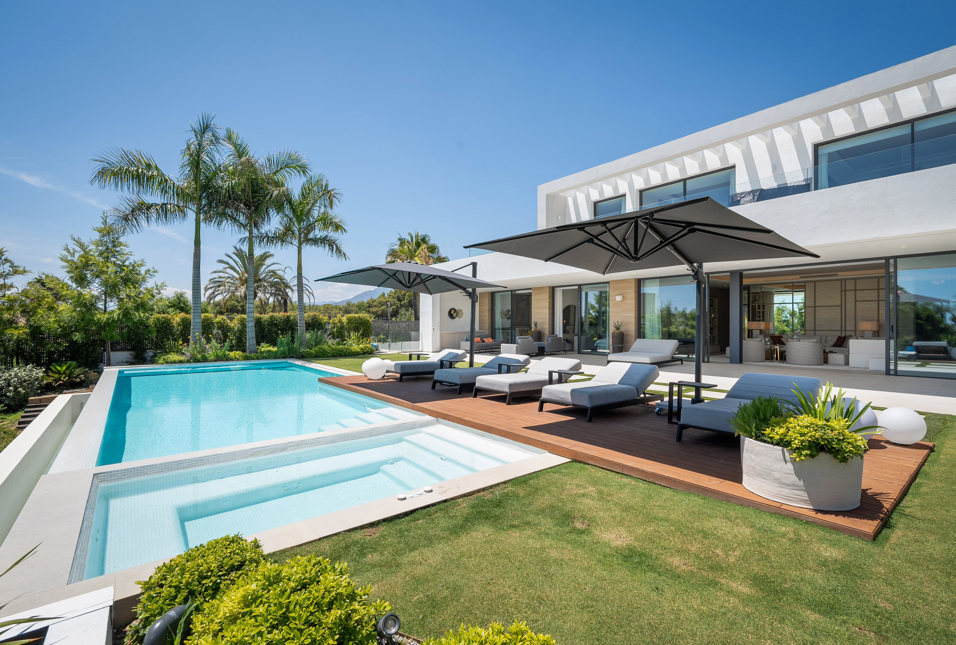 marbslifestyle Rent a villa in Marbella