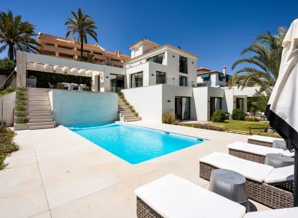 Villa Las Palmeras: Your Luxurious Retreat in Nueva Andalucia
