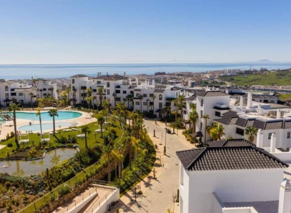 New Luxury Apartment in Family Resort with Pools and Wifi – Marbella