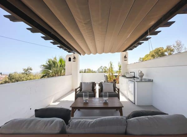 Luxury Villa with Jacuzzi, Pool, and Outdoor Kitchen in Nueva Andalucía