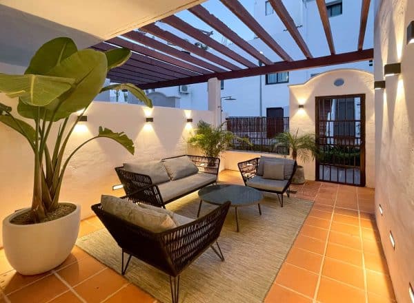 Contemporary Elegance near Puerto Banus: Luxury 4-Bedroom Villa with WiFi and Pools