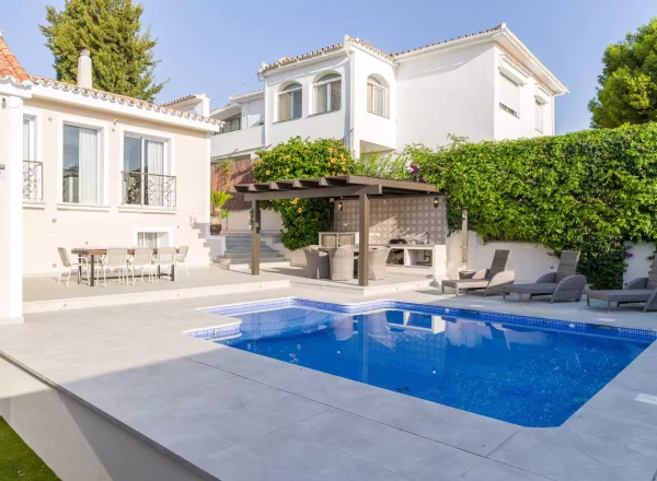 Exclusive Retreat: Heated Private Pool Villa with Outdoor BBQ in Nueva Andalucía