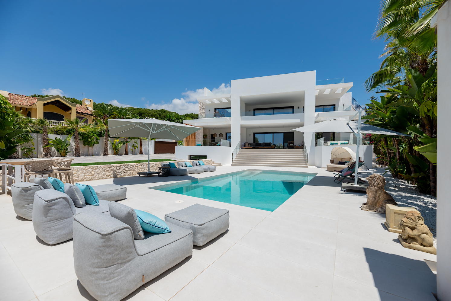 Luxury villa steps from the beach – Villa Marbella Costabella
