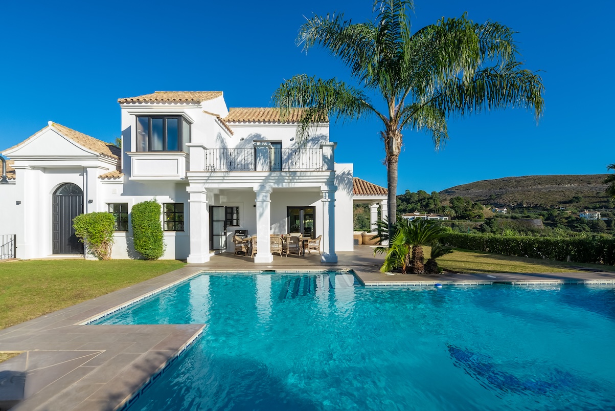 Luxurious Golf Resort Villa in Benahavis Marbella Club: Ultimate Elegance and Relaxation