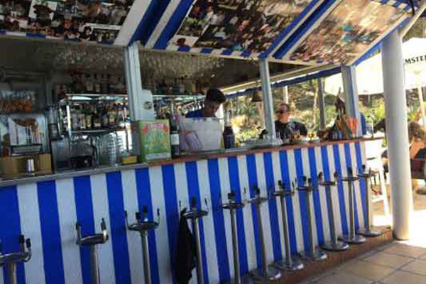 Victor’s Beach Bar 1978