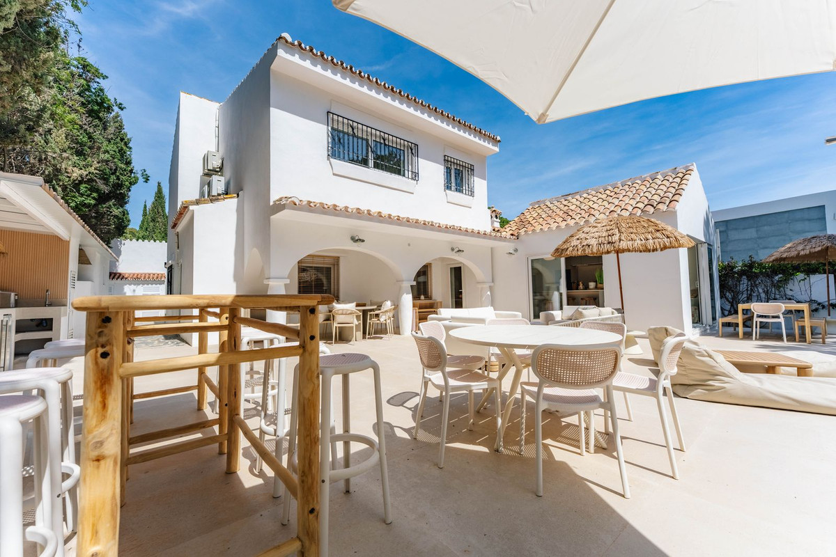 Villa Eterna Holiday Rental | Beachfront
