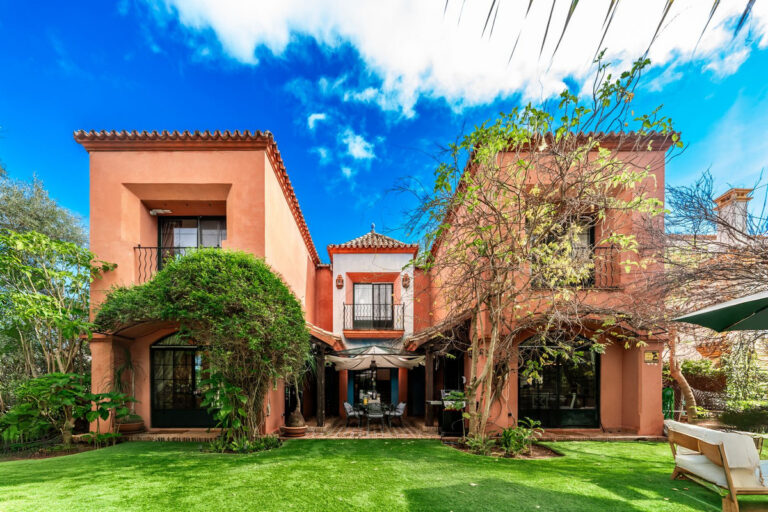 Three-Bedroom Villa in Guadalmina Baja
