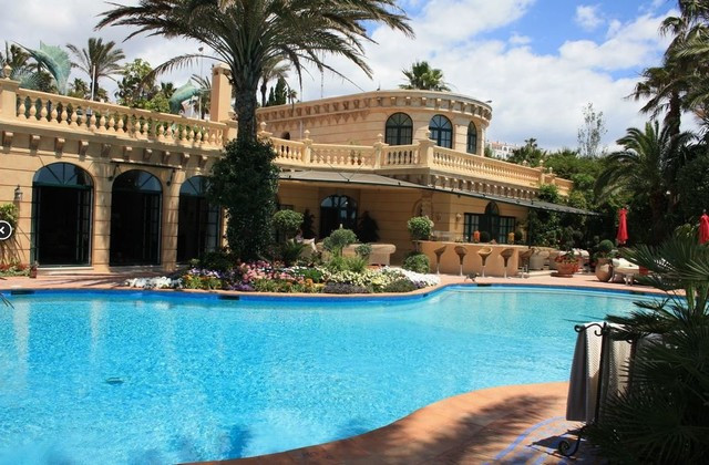 10-bedroom beachfront villa in Mijas with sea views