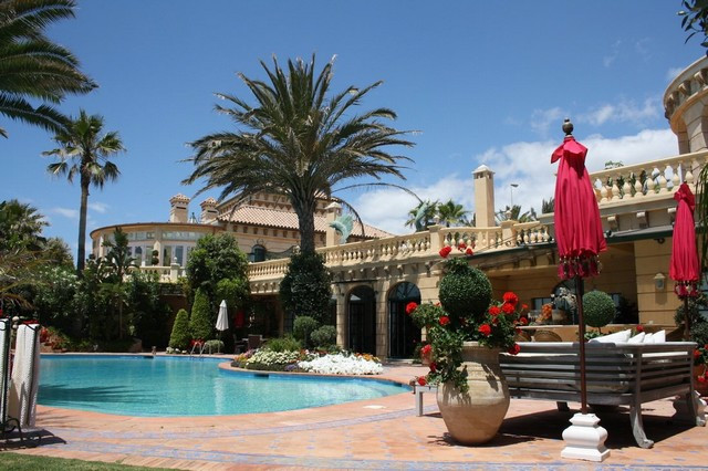 10-bedroom beachfront villa in Mijas with sea views
