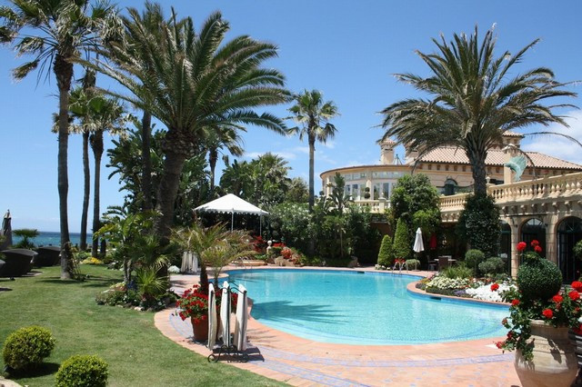 10-bedroom beachfront villa in Mijas with sea views