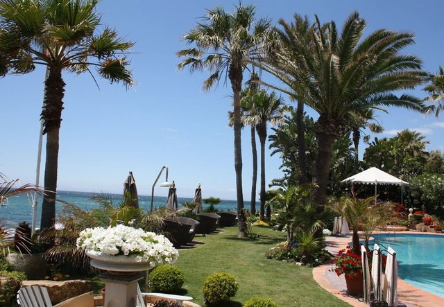 10-bedroom beachfront villa in Mijas with sea views