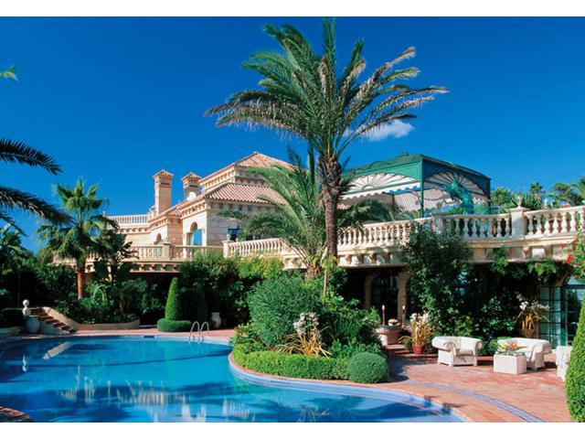 10-bedroom beachfront villa in Mijas with sea views