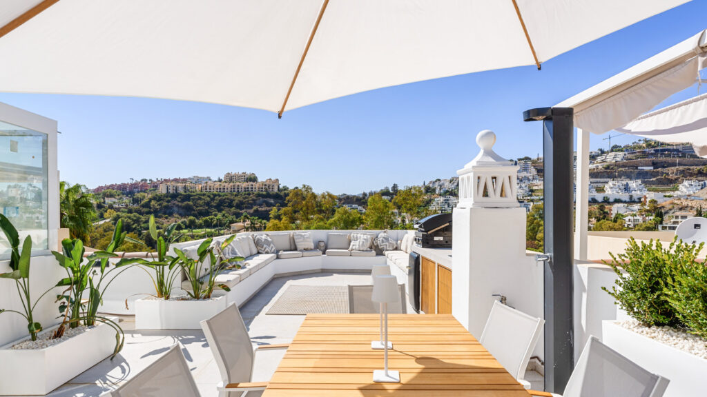 Three-Bedroom Townhouse in Benahavis, La Quinta