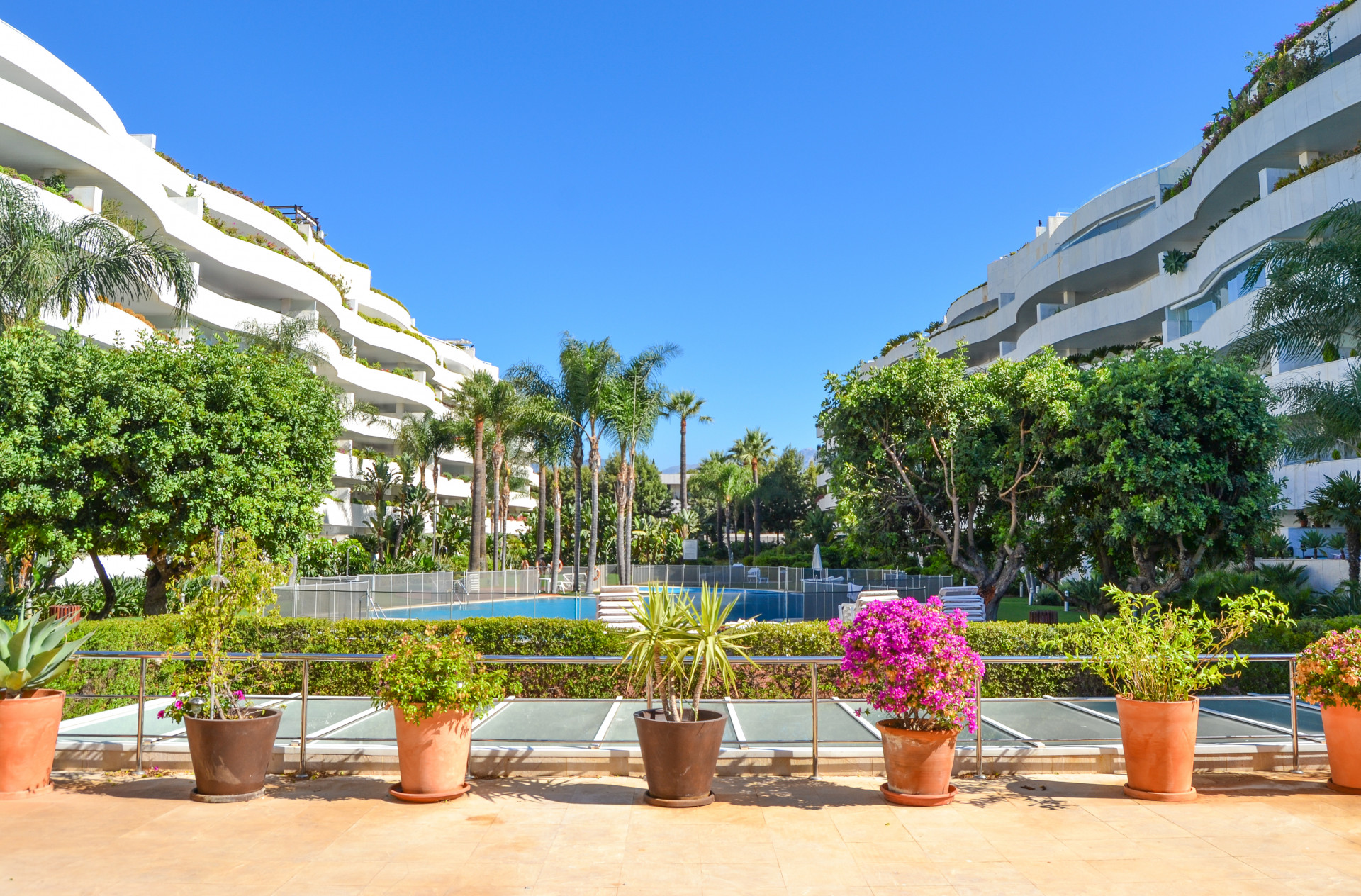 Apartment in Marbella – Puerto Banus, El Embrujo Banús – 300-01001P