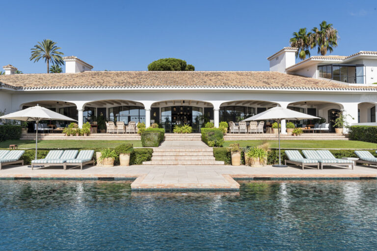 11-Bedroom Luxury Villa on The Golden Mile