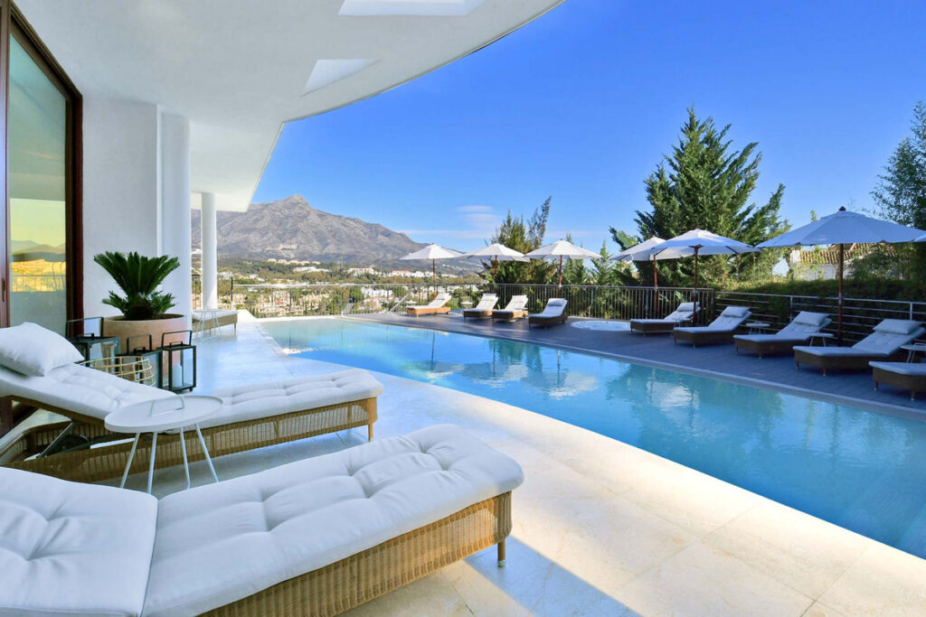 Seven-Bedroom Villa in Nueva Andalucía