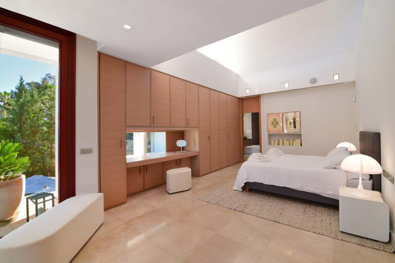 Seven-Bedroom Villa in Nueva Andalucía