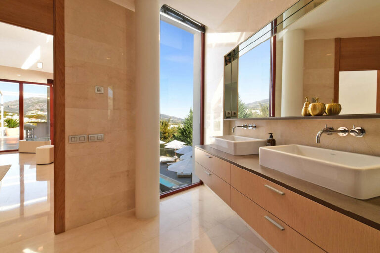 Seven-Bedroom Villa in Nueva Andalucía