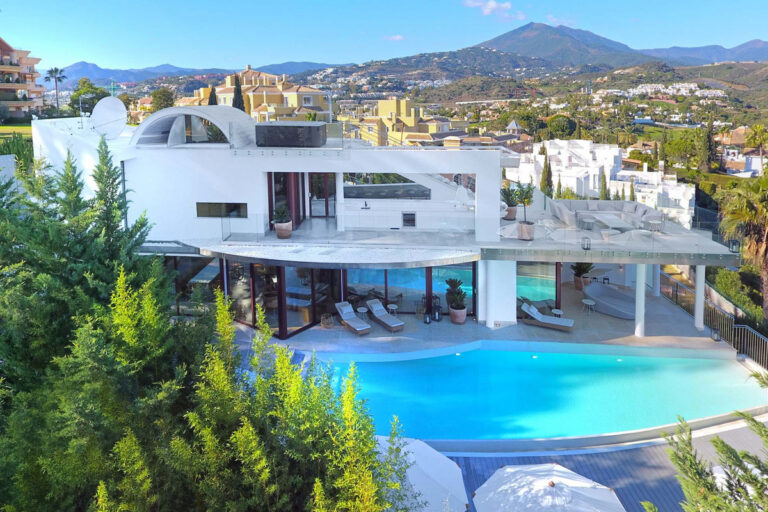 Seven-Bedroom Villa in Nueva Andalucía