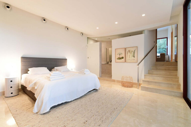 Seven-Bedroom Villa in Nueva Andalucía