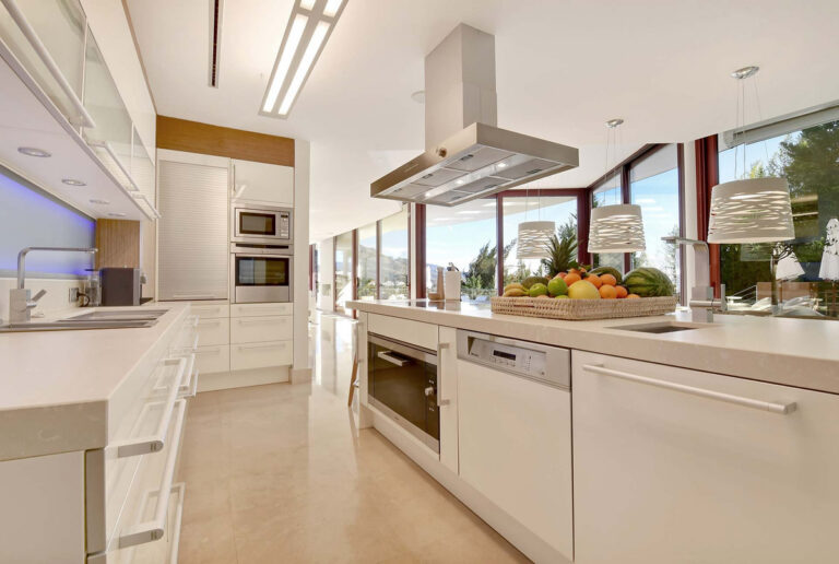 Seven-Bedroom Villa in Nueva Andalucía