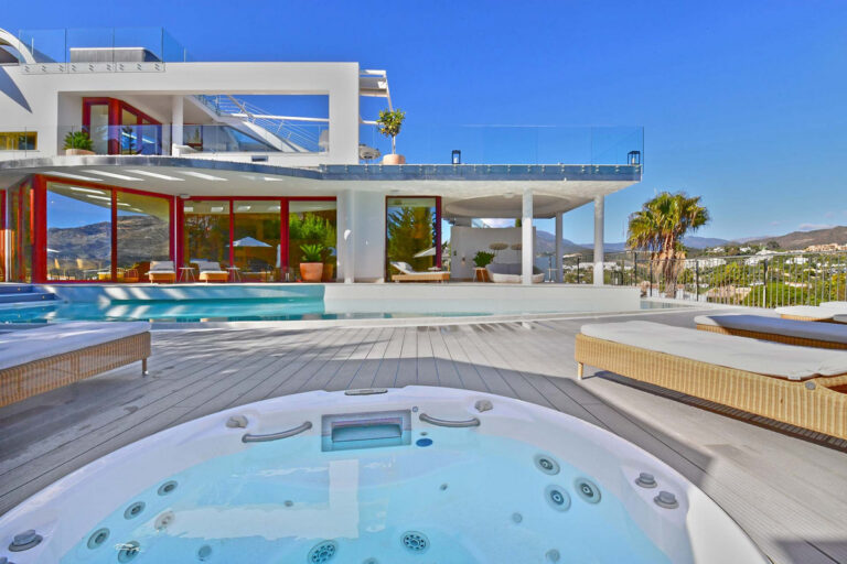 Seven-Bedroom Villa in Nueva Andalucía