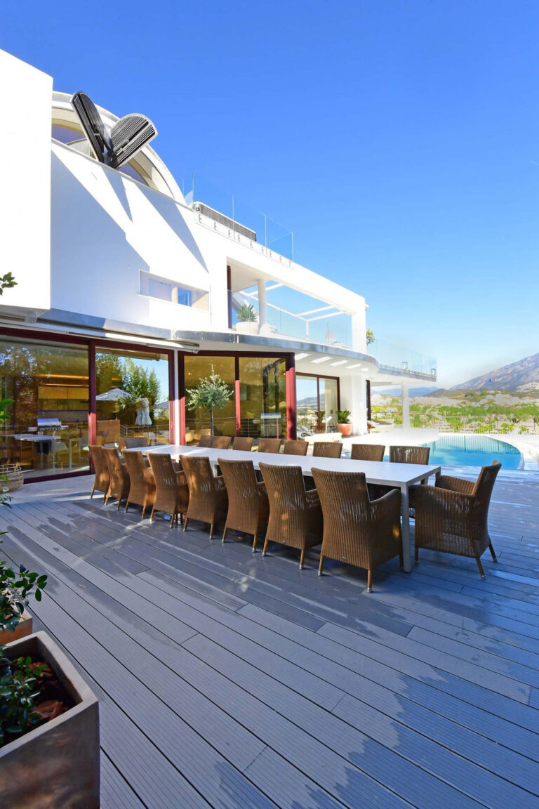 Seven-Bedroom Villa in Nueva Andalucía
