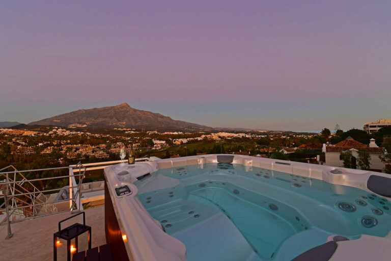 Seven-Bedroom Villa in Nueva Andalucía