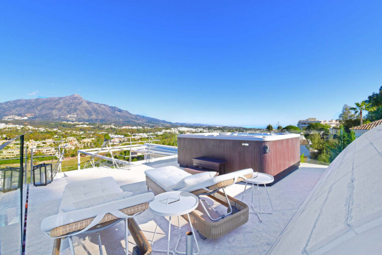 Seven-Bedroom Villa in Nueva Andalucía
