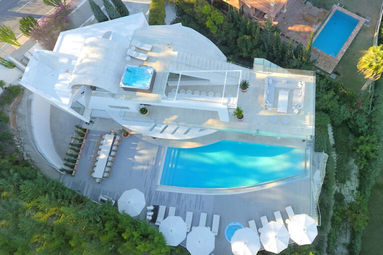 Seven-Bedroom Villa in Nueva Andalucía