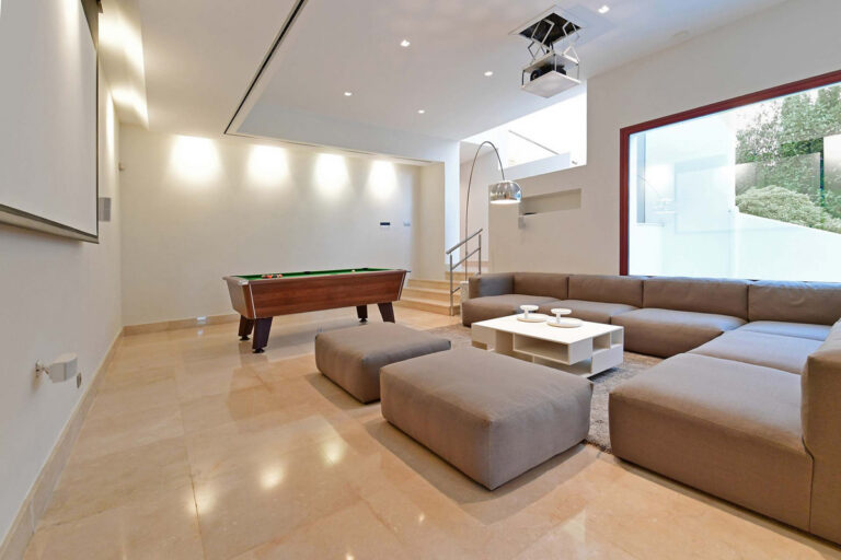 Seven-Bedroom Villa in Nueva Andalucía