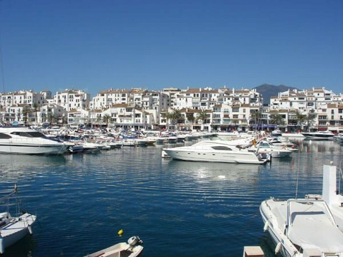 Villa Luani Holiday Rental | Beachfront