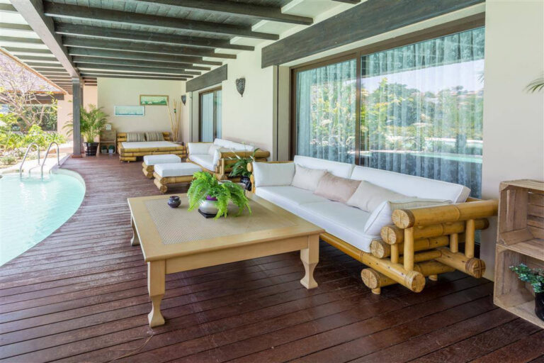 Frontline Golf Villa in Río Real