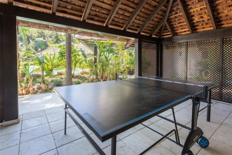 Frontline Golf Villa in Río Real