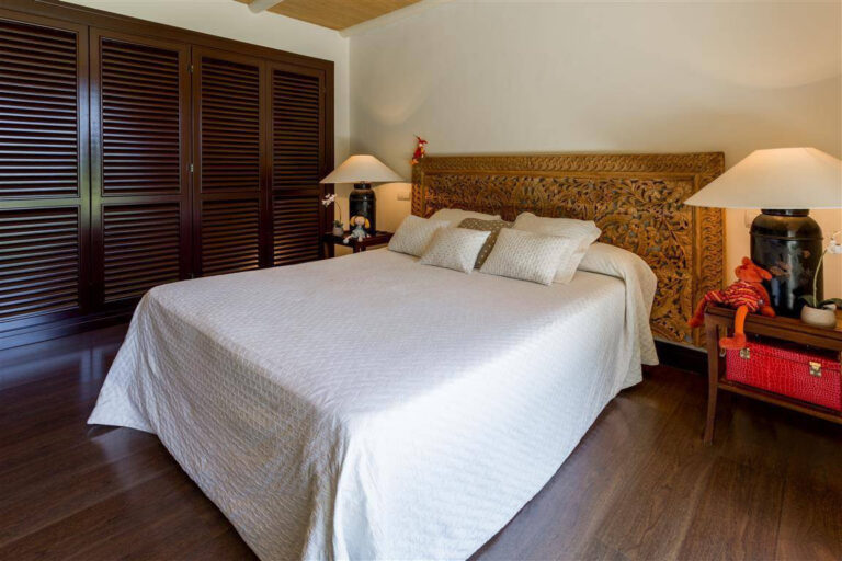 Frontline Golf Villa in Río Real