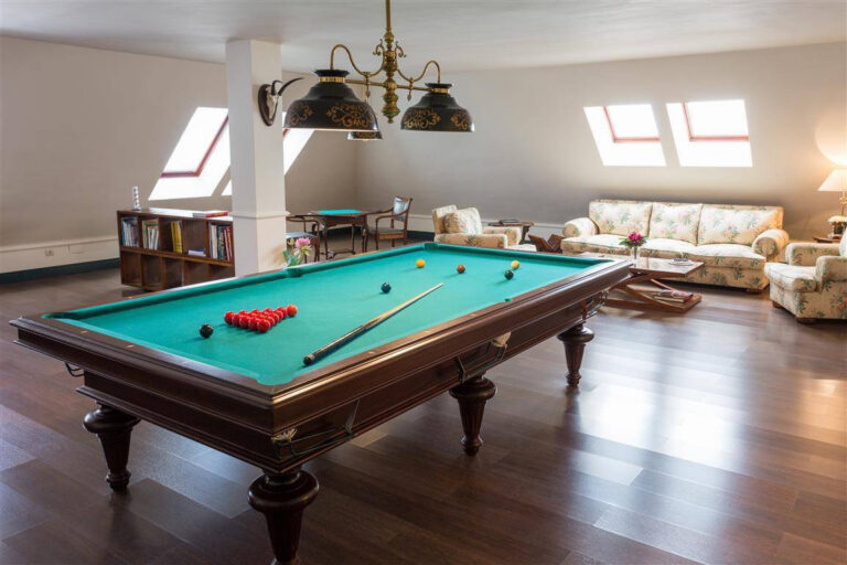 Frontline Golf Villa in Río Real