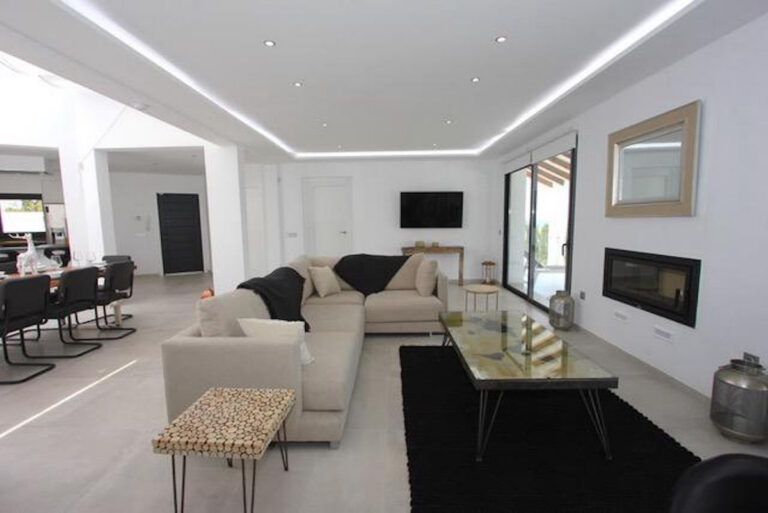 Five-Bedroom Villa in El Rosario