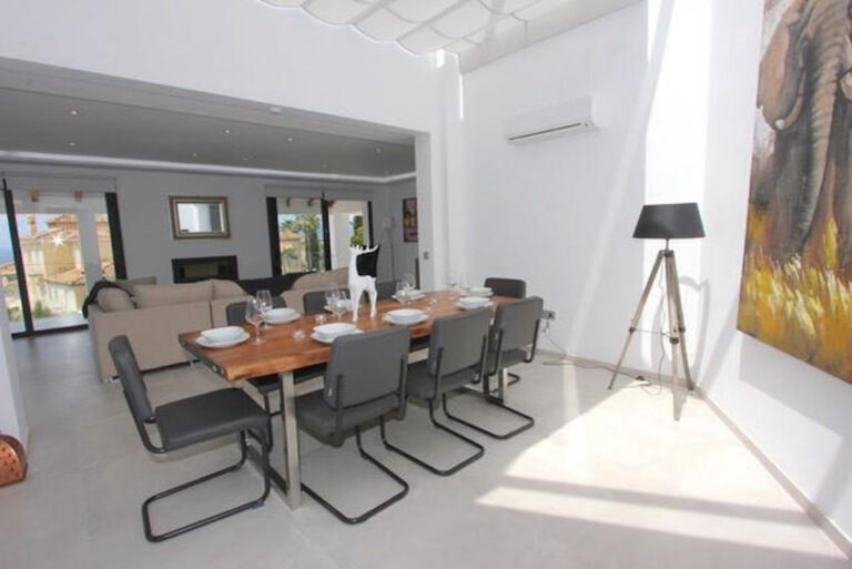 Five-Bedroom Villa in El Rosario