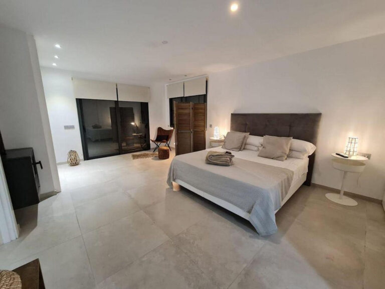 Five-Bedroom Villa in El Rosario