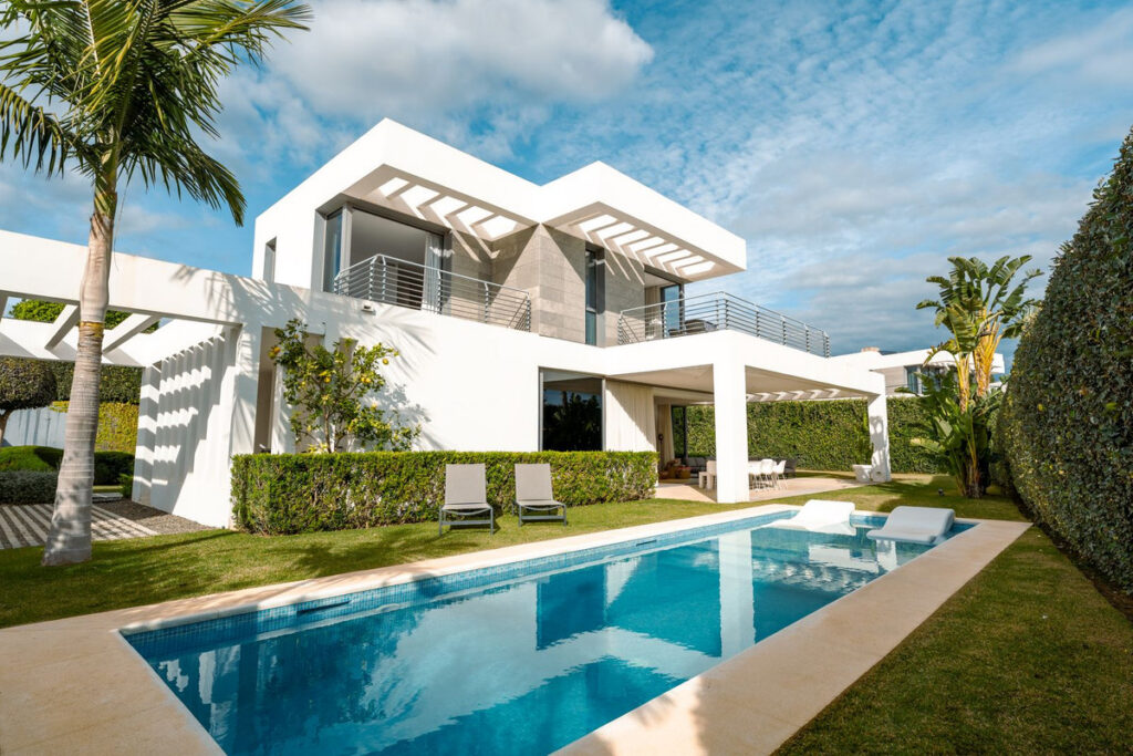Contemporary 3-Bedroom Villa in Cancelada