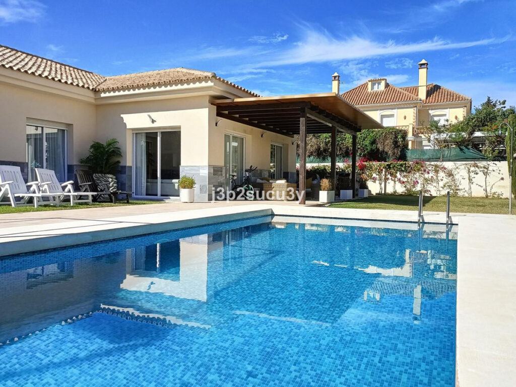 Beachside villa in San Pedro de Alcántara