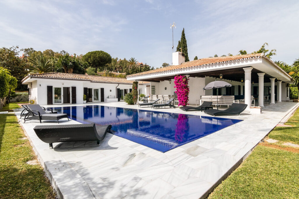 Frontline Golf Villa in Las Brisas