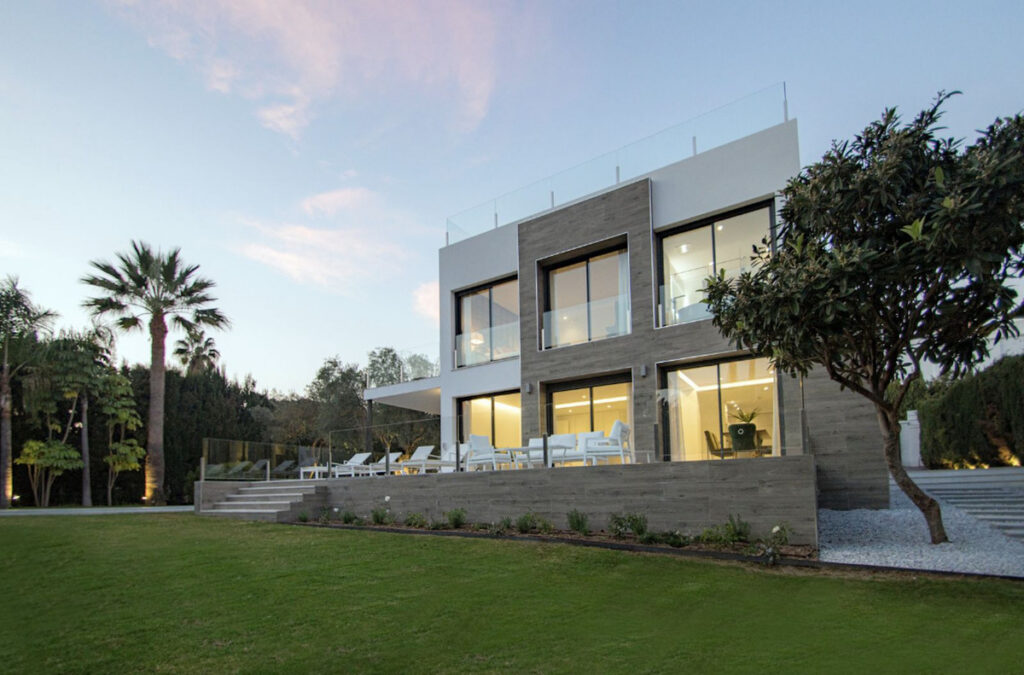 Five-Bedroom Villa in Nueva Andalucía