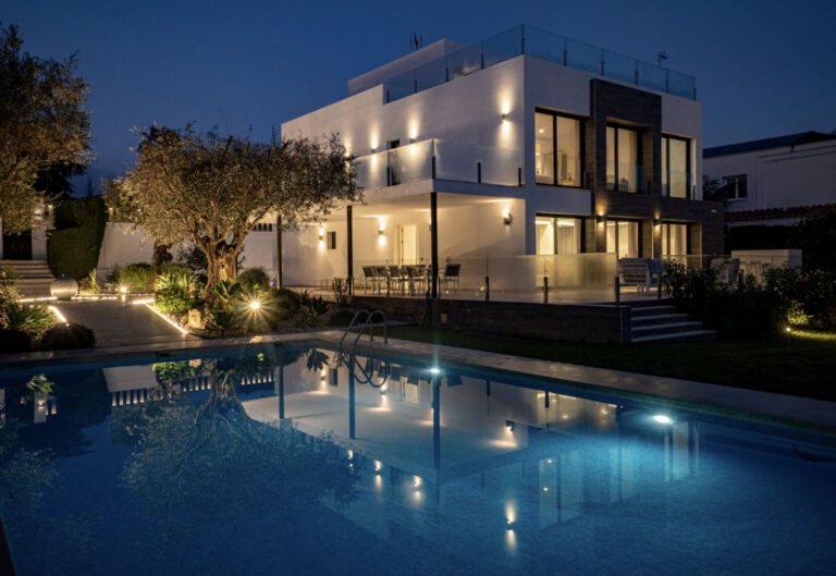 Five-Bedroom Villa in Nueva Andalucía