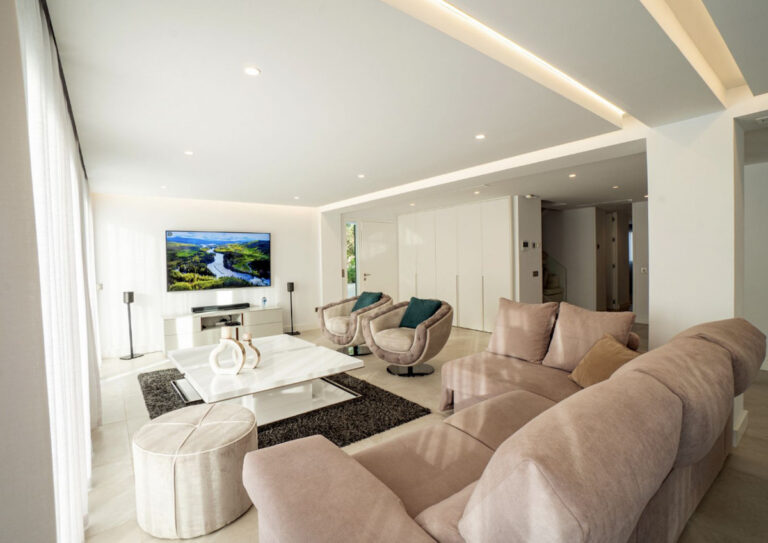 Five-Bedroom Villa in Nueva Andalucía
