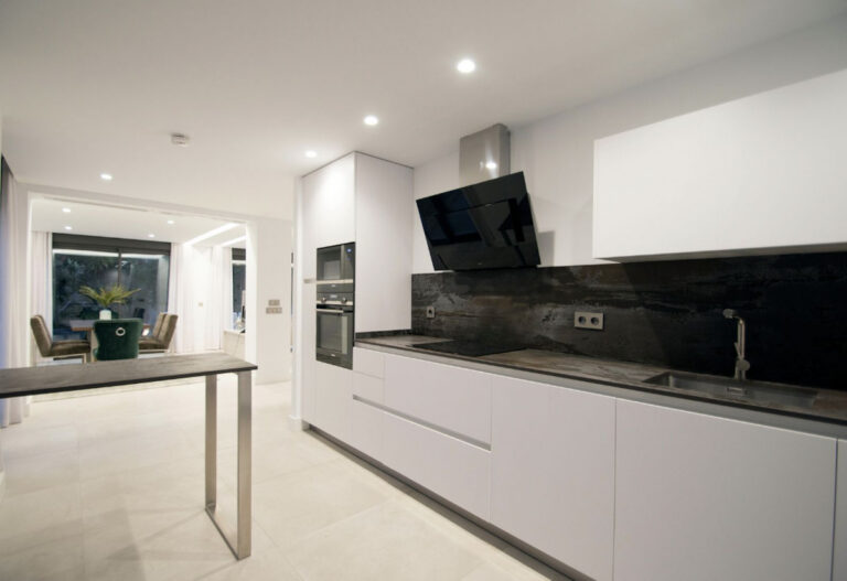 Five-Bedroom Villa in Nueva Andalucía