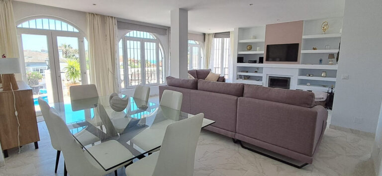 3-Bedroom Villa in Buenas Noches, Estepona