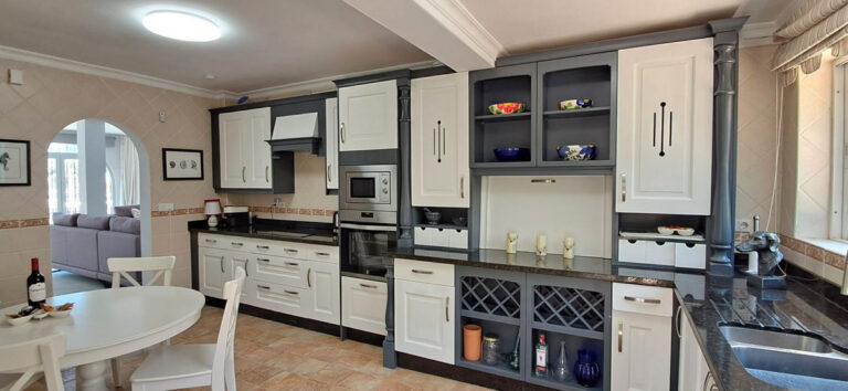 3-Bedroom Villa in Buenas Noches, Estepona