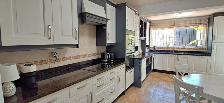 3-Bedroom Villa in Buenas Noches, Estepona